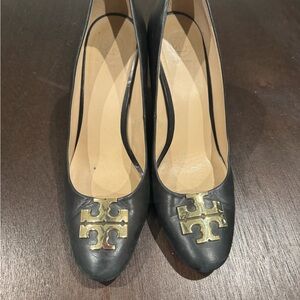 Tory Burch Black and Gold Classic Heels